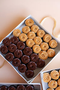 Mixed Cupcake Box or Can: Salted Caramel & Dulce de Leche (Regular or Mini)