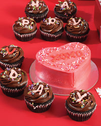 LOVE XOXO Cakes (2-Layer Cake, 6" Heart)